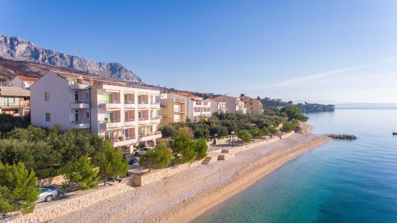 Apartments Marijan - Beachfront Tucepi Bagian luar foto