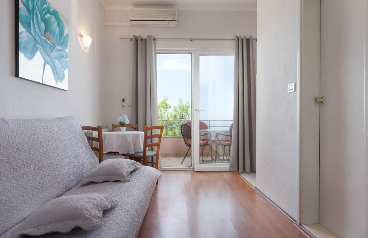 Apartments Marijan - Beachfront Tucepi Bagian luar foto