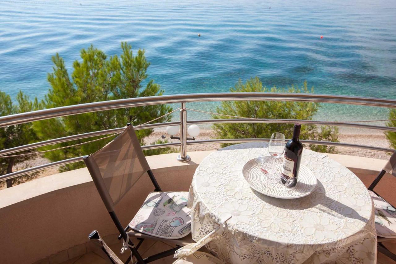 Apartments Marijan - Beachfront Tucepi Bagian luar foto