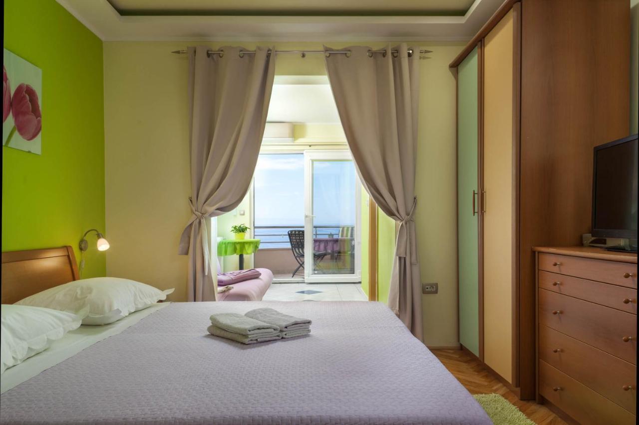 Apartments Marijan - Beachfront Tucepi Bagian luar foto