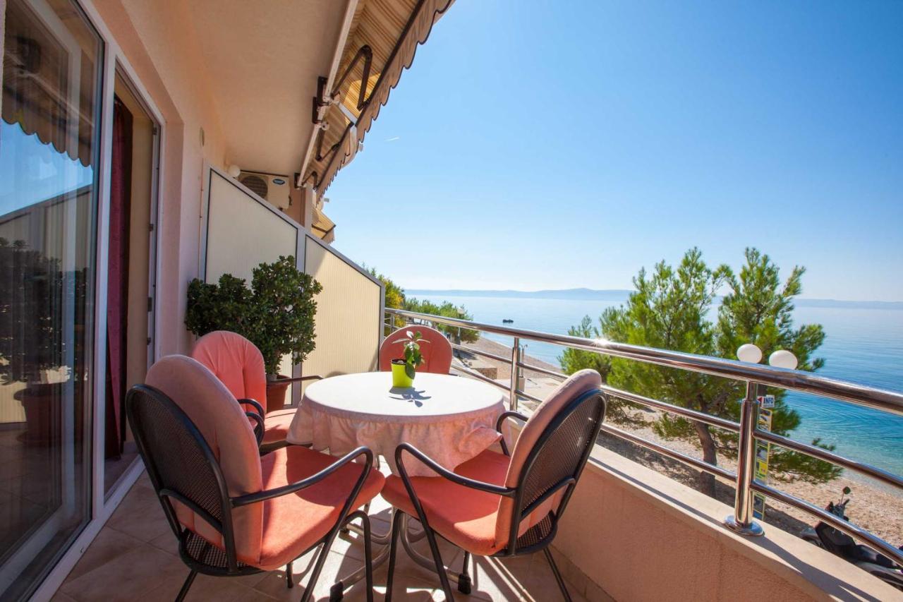 Apartments Marijan - Beachfront Tucepi Bagian luar foto