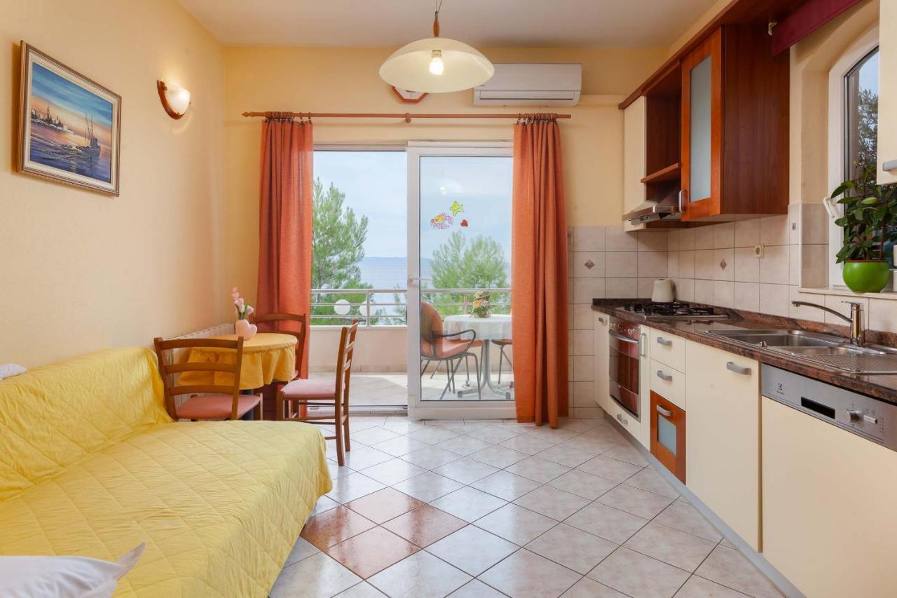 Apartments Marijan - Beachfront Tucepi Bagian luar foto