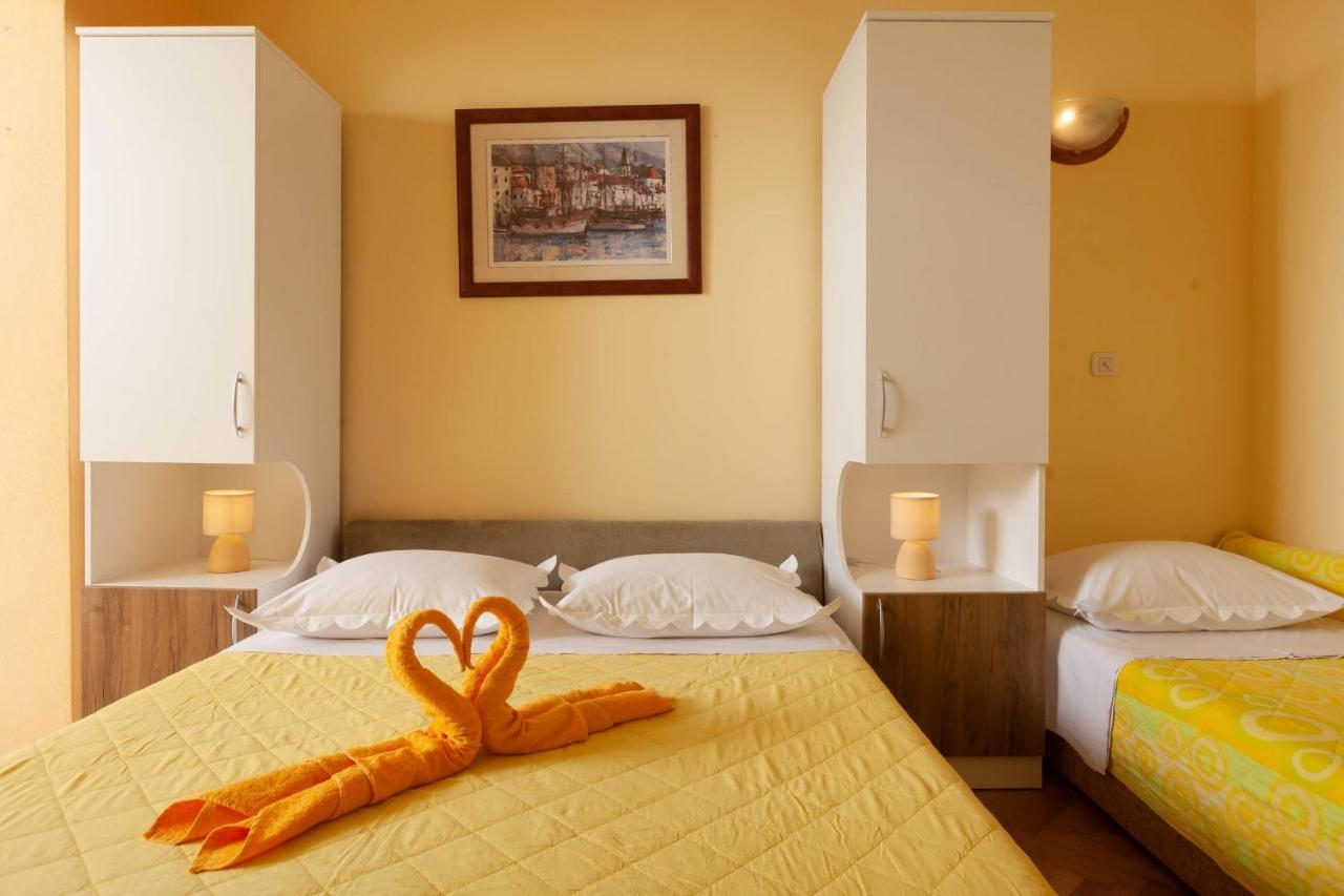 Apartments Marijan - Beachfront Tucepi Bagian luar foto