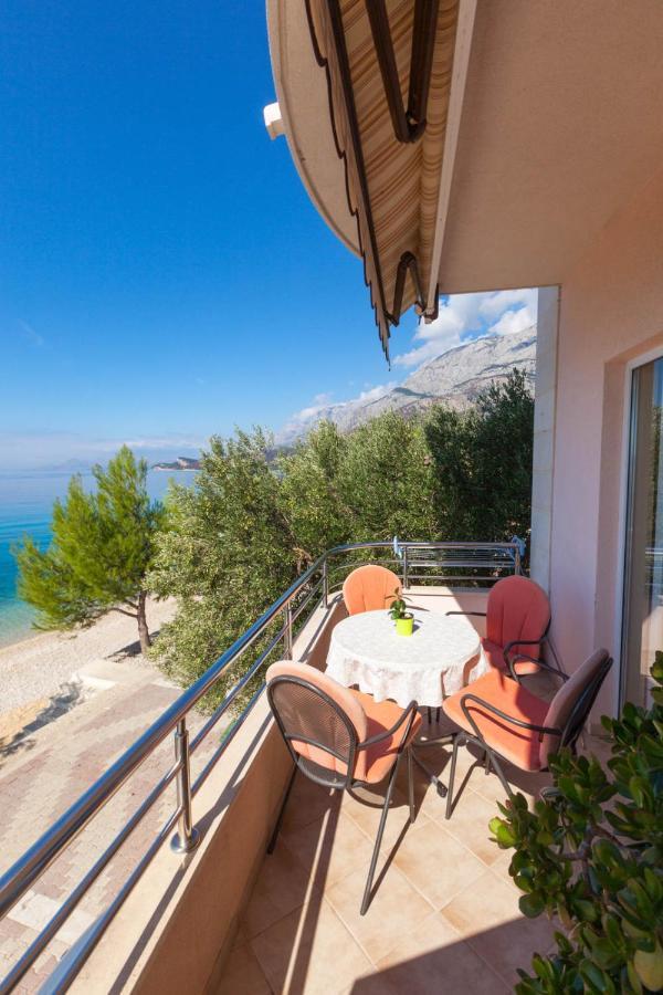 Apartments Marijan - Beachfront Tucepi Bagian luar foto