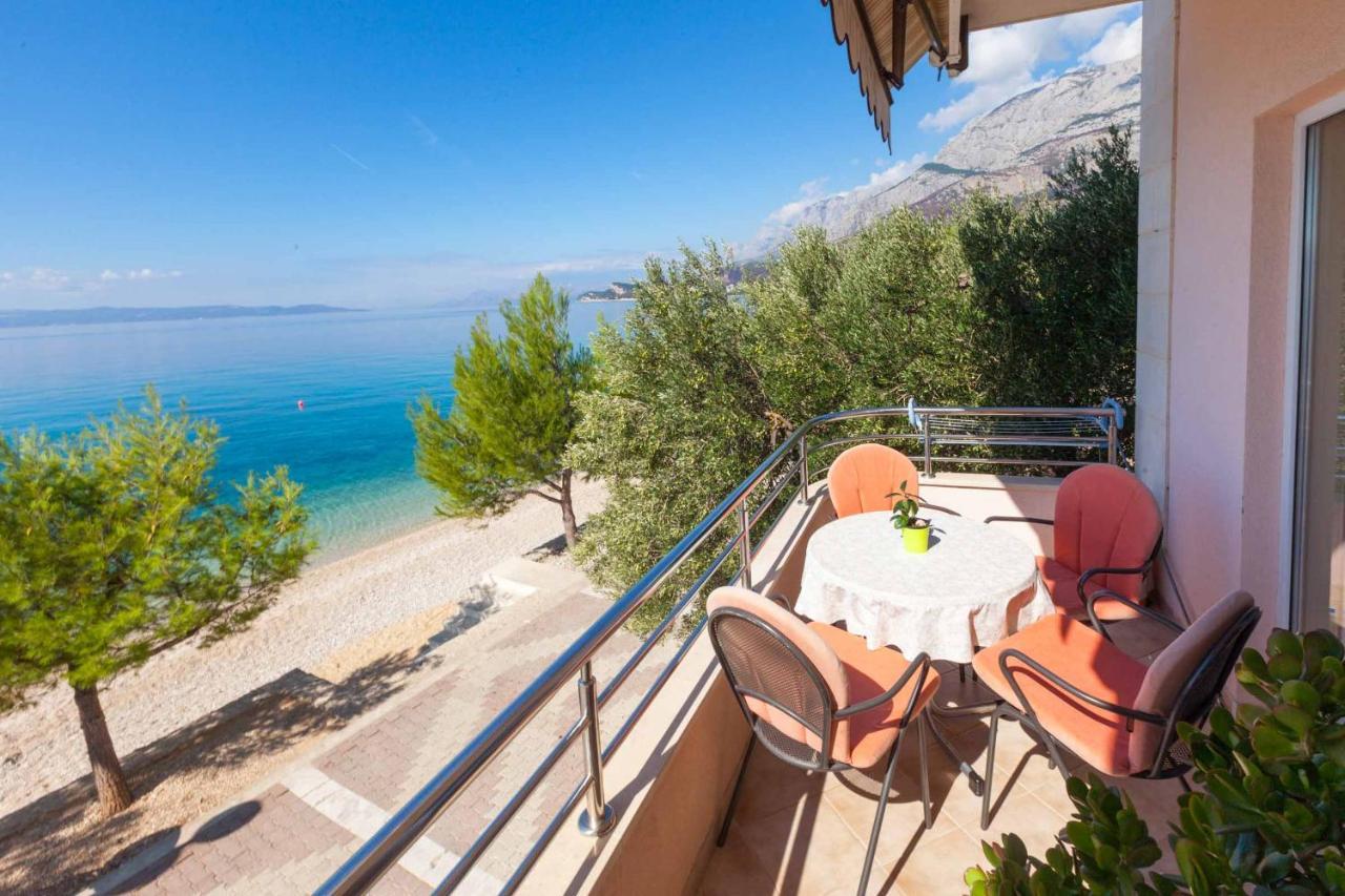 Apartments Marijan - Beachfront Tucepi Bagian luar foto