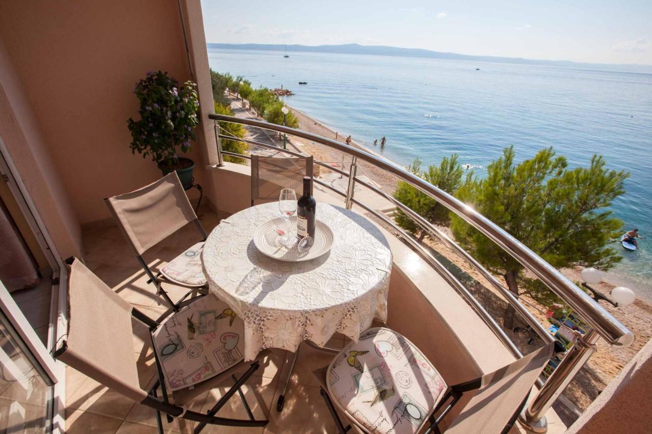 Apartments Marijan - Beachfront Tucepi Bagian luar foto