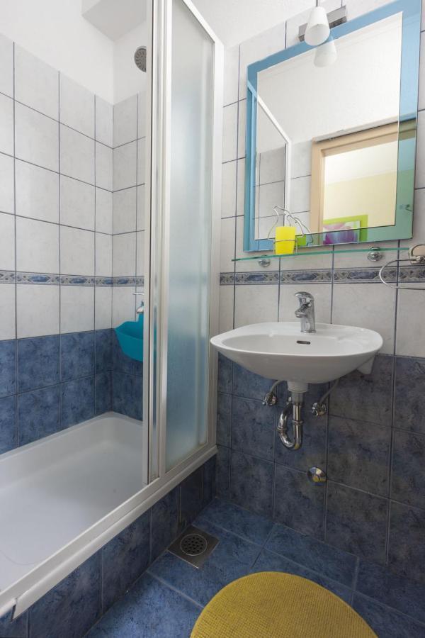 Apartments Marijan - Beachfront Tucepi Bagian luar foto