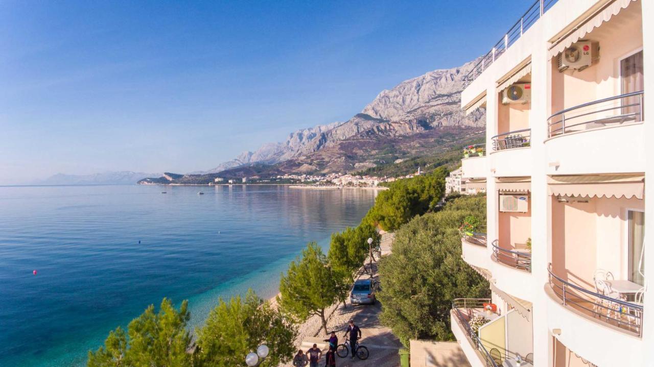 Apartments Marijan - Beachfront Tucepi Bagian luar foto