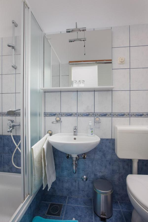 Apartments Marijan - Beachfront Tucepi Bagian luar foto