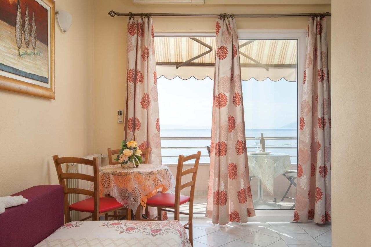Apartments Marijan - Beachfront Tucepi Bagian luar foto